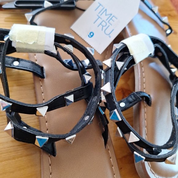 Time & Tru Black and Tan Flat Sandals - Picture 2 of 3